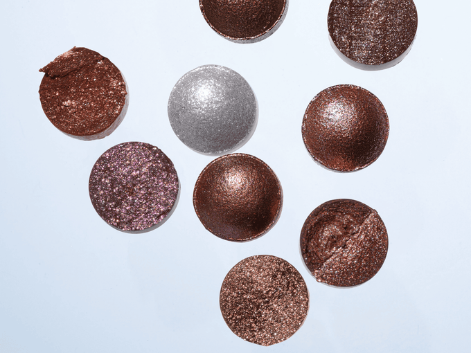 Mengapa Eyeshadow Berlipat? 7 Penyebab dan Cara Mencegahnya