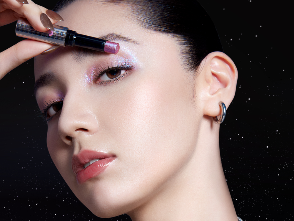 What Is Jelly Eyeshadow? A Complete Guide to the Cooling Wet-Look Finish